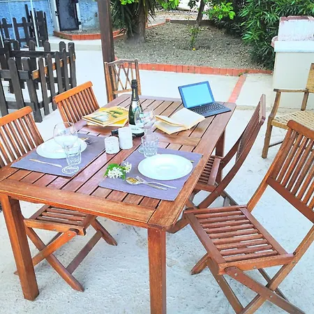 公寓 Mit Garten- Wenige Minuten Vom Entfernt By Interhome