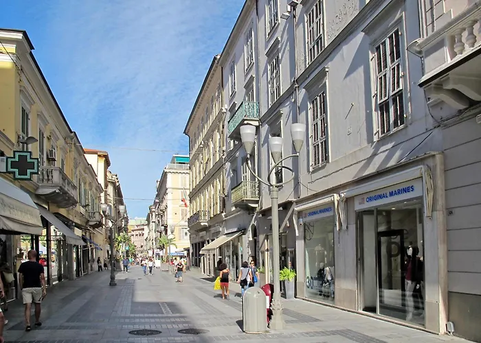 Mit Garten- Wenige Minuten Vom Entfernt By Interhome